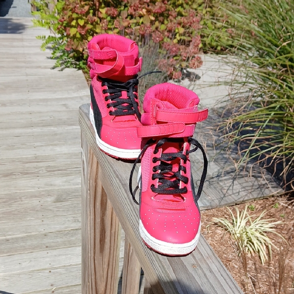 Puma Womens SIZE 8 Sneakers in Vibrant Pink and Black W/ Wedge Great Condition - Picture 7 of 12